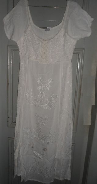 Vestido indiano em crepe branco com manguinha