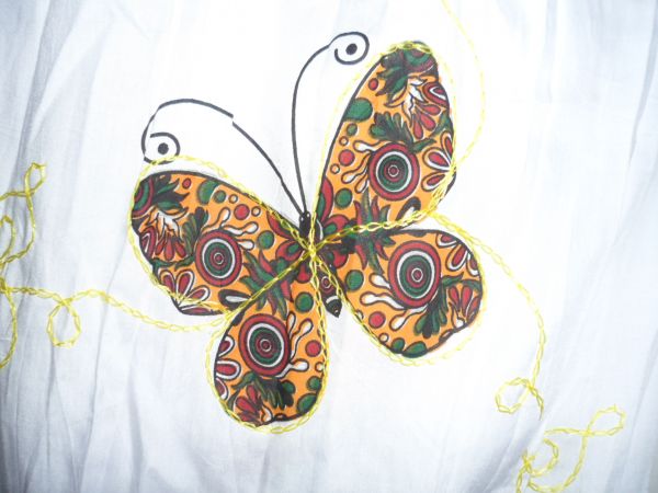 Vestido tomara que caia branco com borboletas - DETALHE