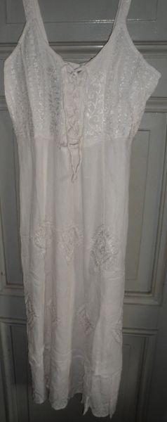 Vestido indiano em crepe branco
